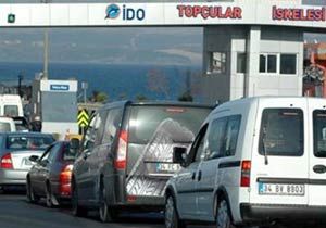 Feribotta 7 km araç kuyruğu oluştu