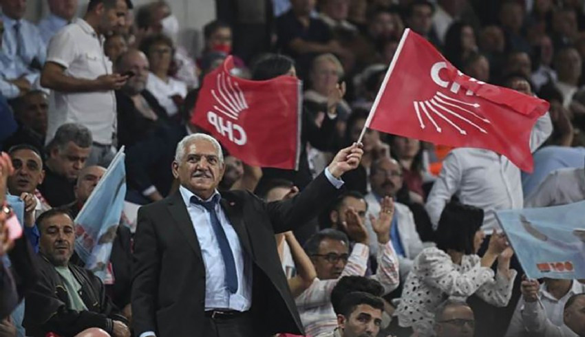 CHP'de 13 kişiye af çıktı!