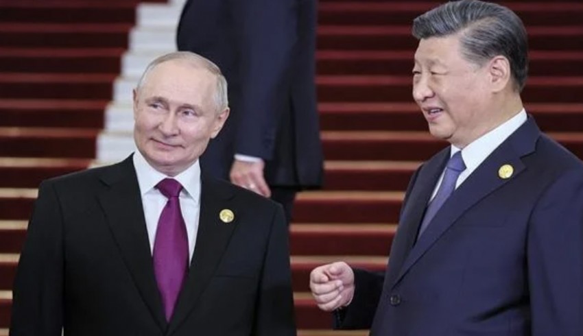 Çin Devlet Başkanı Xi, Putin’i kapıda karşıladı