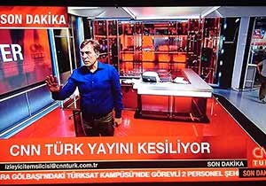Darbeci askerler CNN Türk'ü bastı, yayını kesti