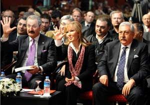 Ayakkabı Fuarı'nı 'Beş, beş' diyerek açtı