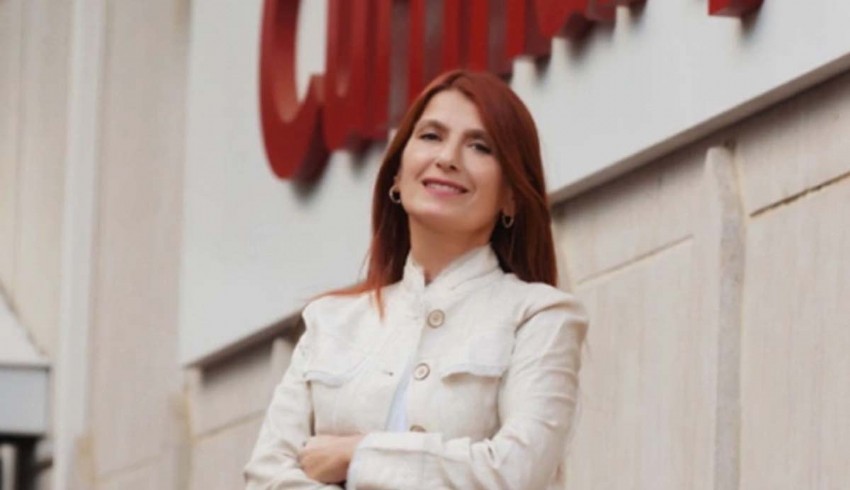 Cumhuriyet Gazetesi'nin ilk kadın genel yayın yönetmeni Mine Esen oldu