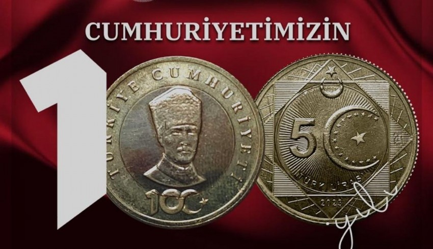Cumhuriyet'in 100. yılına özel basılan "5 Türk lirası" hatıra parası tanıtıldı