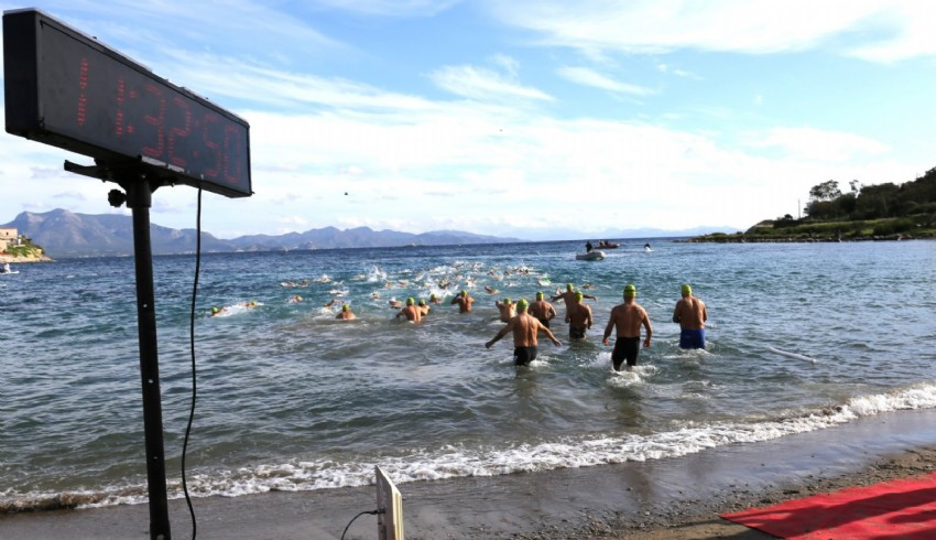 Datça'daki Açık Deniz Kış Yüzme Maratonu'na 500 yüzücü katıldı