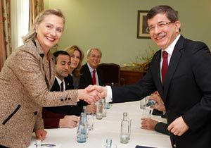 Clinton'dan Davutoğlu'na mesaj
