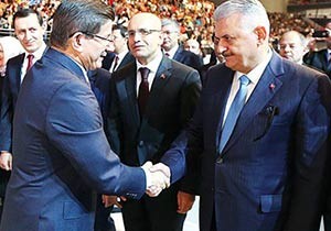 Ak Parti'de çatlak büyüyor: Gül ekibiyle katılmadı
