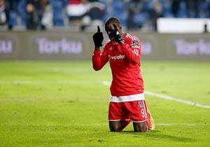 Beşiktaşlı girişimciden Demba Ba için ilginç ürün..