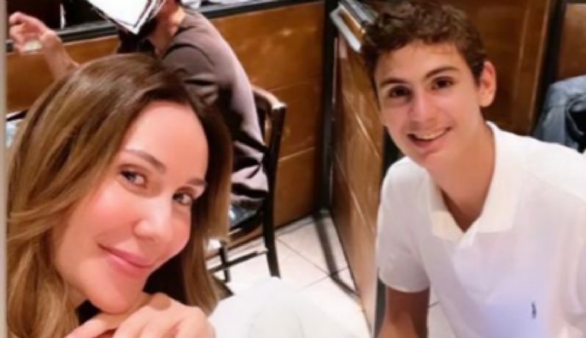 Demet Şener oğlu Ömer Kutluay ile İspanya’da