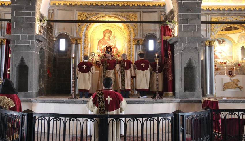 Diyarbakır'daki Surp Giragos Ermeni Kilisesi'nde isim günü ayini