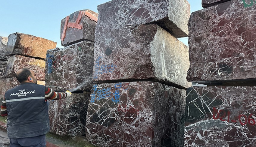 Dubai'deki lüks villalar için Elazığ vişne mermeri ihraç ediliyor