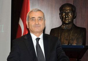 Yılmaz: Siyasiler mikrofondan uzak durmalı