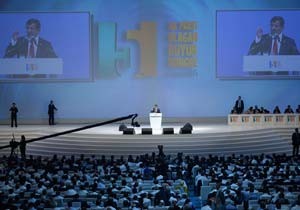 Davutoğlu yeniden seçildi ama ekibi yok!