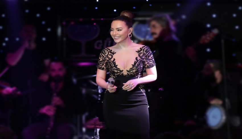 Ebru Gündeş Ağustos ayında 25 konser verecek