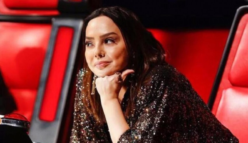Ebru Gündeş eski sevgilisinin sesine kayıtsız kalamadı