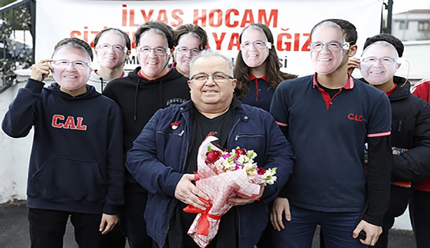 Emektar öğretmene öğrencilerden maskeli veda