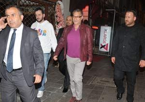 Gay bar çıkışı yakalanan ünlü kim?