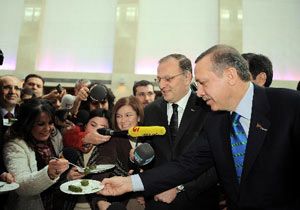 Koçer başkanlığı kardeş Konukoğlu'na devretti