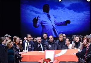 Erol Büyükburç'un cenazesinde kavga
