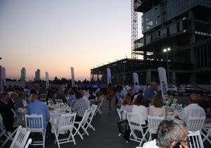 Fikret Orman'dan şantiyede iftar