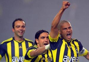 Alex De Souza, Fenerbahçe'nin vazgeçilmezi