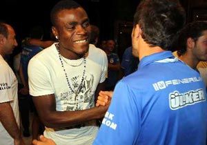 Emenike Fener'e adeta yalvardı: Kurtarın beni!
