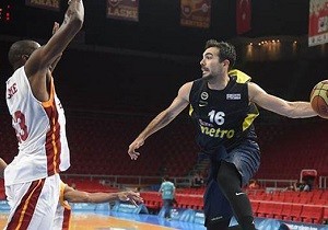 Fenerbahçe Galatasaray'ı devirdi, finale çıktı