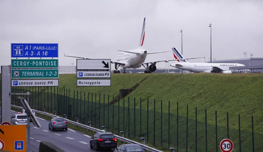 Fransa'da, insan kaçakçılığı şüphesiyle 4 gündür bekletilen uçağın kalkışına izin verildi
