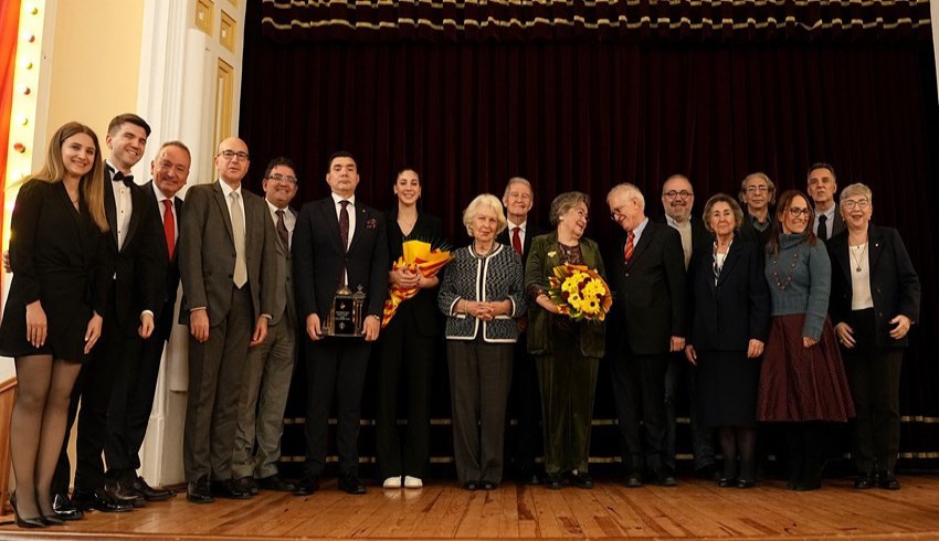 Galatasaray Ödülü Prof. Dr. Feride Acar ve Filenin Sultanları'nın oldu
