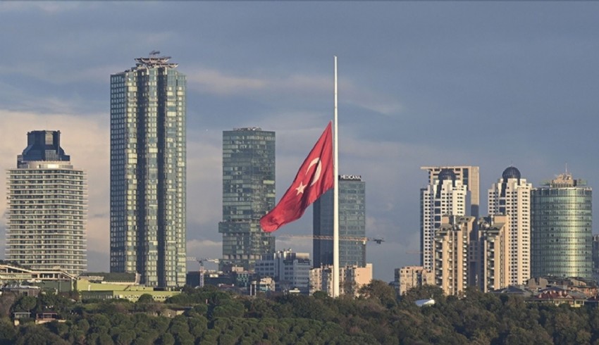 Gazze için Türkiye'de bayraklar yarıya indirildi