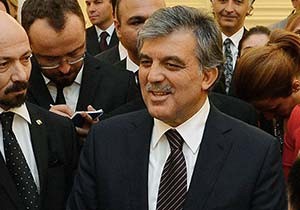 Abdullah Gül ‘Ak Saray’ sorusuna kızdı