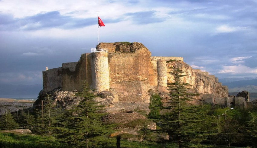 Harput Kalesi'nde 1000 yıllık saray mutfağı bulundu