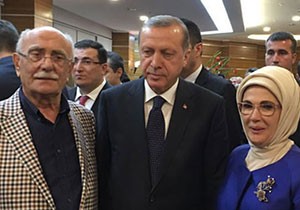 Kardeşi tutuklanmıştı: Abisi Erdoğan'la böyle poz verdi