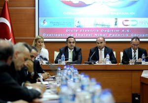 Elektrik dağıtımı on ayda kördüğüm oldu