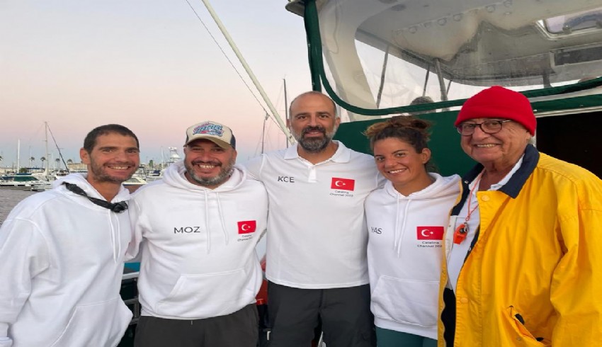 İki Türk sporcu, California’daki Catalina kanalını 13 saatte yüzerek geçti