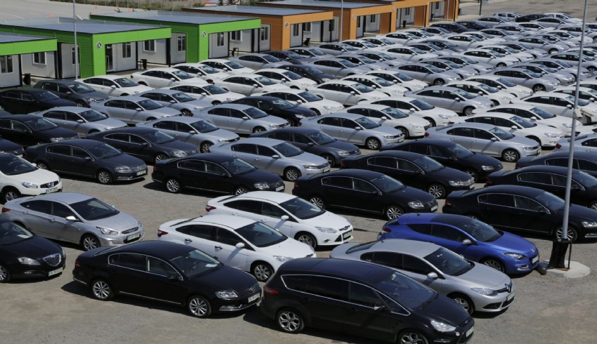 İkinci el otomobil fiyatları 2 yıl sonra düşüşe geçti