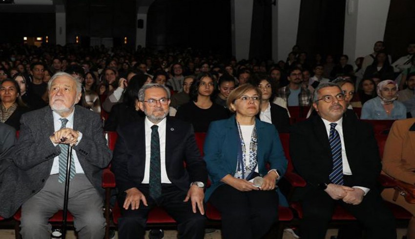İlber Ortaylı: Dil, tarih ve coğrafya olmadan güç de olmaz