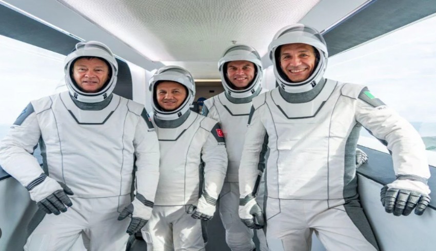 İlk Türk astronot Alper Gezeravcı deney çalışmalarına başladı