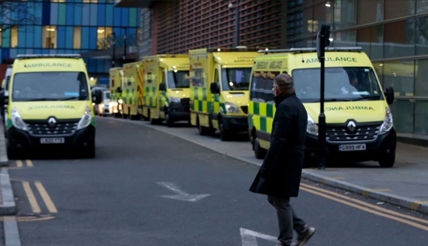 İngiltere'de hastanede tedavi olmak için bekleyenlerin sayısı 7,68 milyona ulaştı