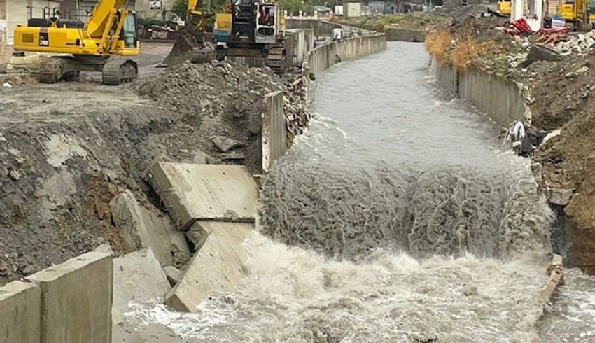 İstanbul'da sağanak yağış baskınlara ve taşkınlara yol açtı
