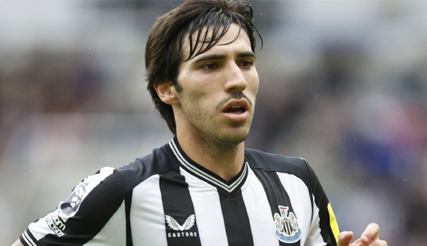 İtalyan futbolcu sahalardan 10 ay men edildi