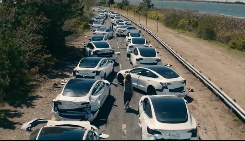 Julia Roberts'ın son filmindeki Tesla sahnesi tartışılıyor