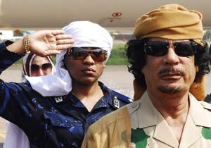 Kaddafi'yi 'manken' gibi kadınlar koruyor