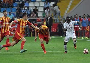 Galatasaray'a ilk darbe Kayseri'den geldi, liderliği kaptırdı