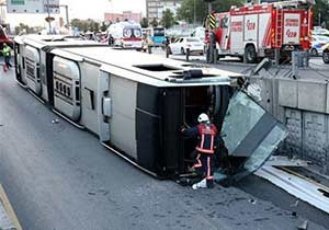 Yine metrobüs kazası: 10 kişi yaralandı