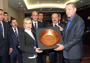 Viyadük faciasının arkasından AKP’li kadın Prof. çıktı