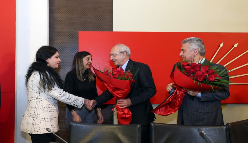 Kılıçdaroğlu, CHP Genel Merkez personeli ile vedalaştı