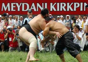 Başpehlivan ile sumocu güreşti; Kim kazandı?