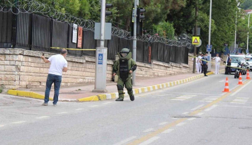 Kızılay'da şüpheli paket alarmı: Kontrollü patlatılacak