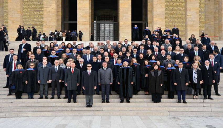 Koç Holding ve Koç Üniversitesi tam kadro Atatürk'ün huzurunda