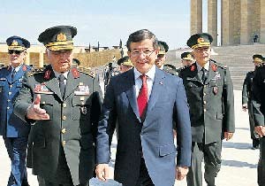 ‘Davutoğlu’nu askerle arasının iyiliği götürdü'